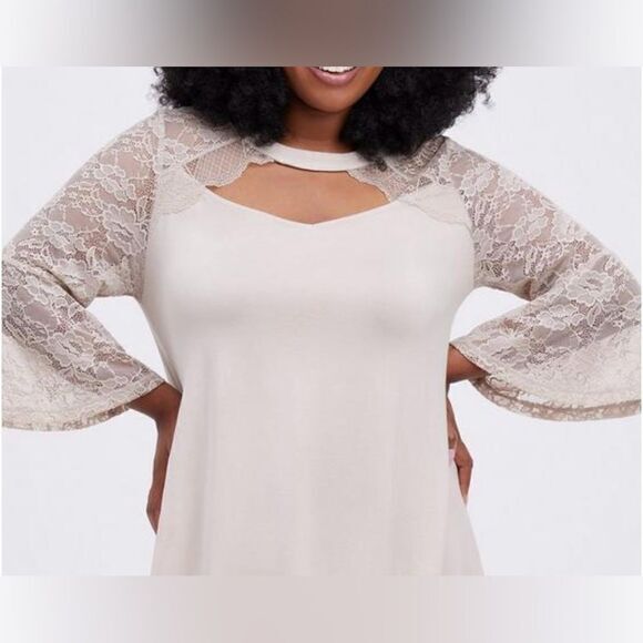 ‎Lace Sleeve Top - Picture 2 of 7